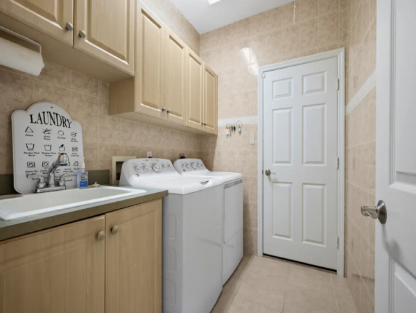 Marco Island Beautiful 3 Bedroom Home with Pool & Canal View